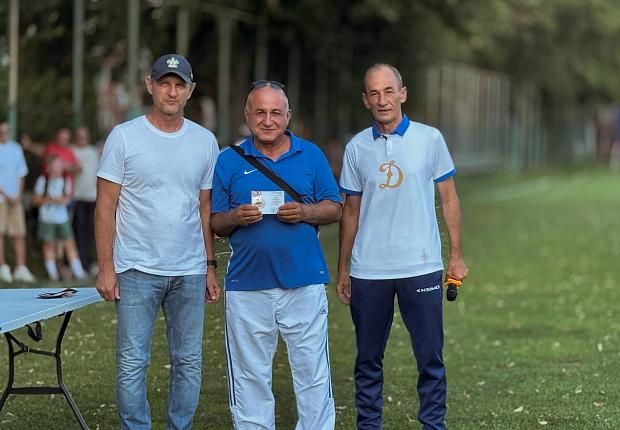 Вручение знаков отличия комплекса ГТО футболистам команды Динамо-Ветеран