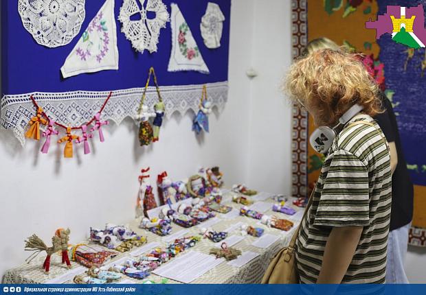 3 июля с экскурсионным визитом Усть-Лабинский район посетила организованная группа детей из прифронтовых территорий Донецкой Народной Республики,  прибывшая в рамках оказания шефской помощи новым регионам России