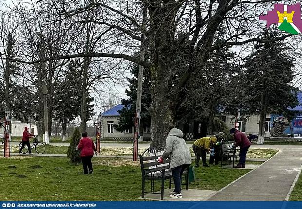 На территории района продолжаются субботники, в рамках двухмесячника по наведению санитарного порядка.