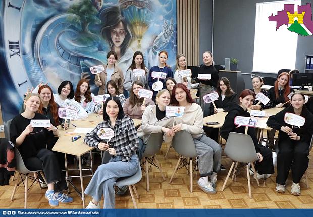 В Усть-Лабинской районной библиотеке завершился квиз «Про Родину в диалоге культур»