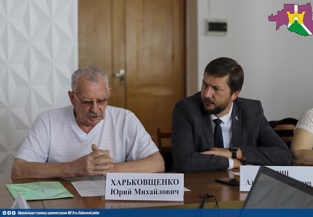 В малом зале районной администрации прошло заседание антинаркотической комиссии  под председательством начальника отдела развития физической культуры и массового спорта министерства физической культуры и спорта Краснодарского края Евгением Колокольцевым и