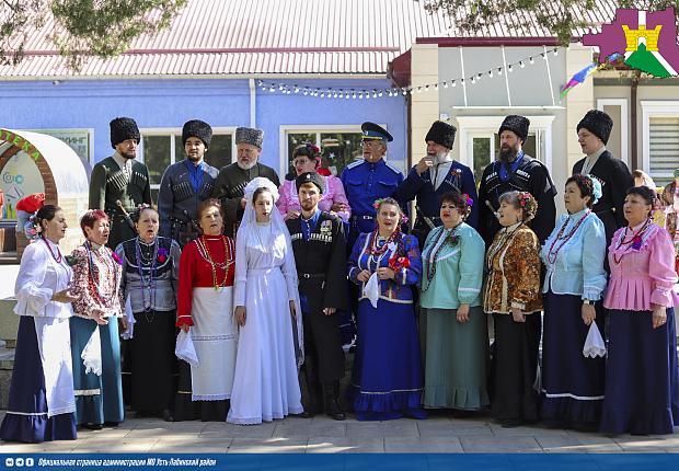 В Усть-Лабинском районе активно проходит фестиваль казачьей культуры "Александровская крепость"!