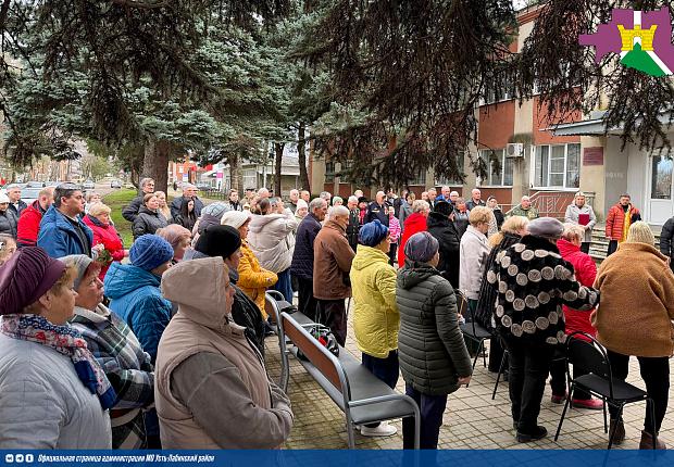 В ст. Воронежской состоялась торжественная церемония открытия мемориального камня в честь погибших при исполнении воинского долга в ходе специальной военной операции. 
