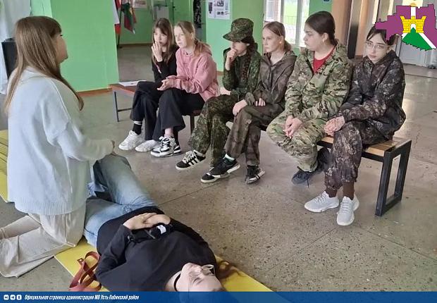 Учащиеся школы № 24 команды "КубАнцы" активно ведут подготовку к муниципальному этапу спортивно-исторической игры "Казачий дозор".