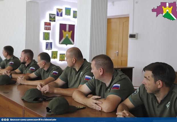 Заместитель главы Усть-Лабинского района Алексей Чеверев совместно с командиром дружины Артуром  Максимовым провели  итоговое заседание народной дружины за второй квартал года