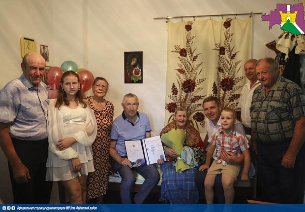 Поздравили труженика тыла Великой Отечественной войны Александру Алексеевну Мирошниченко с 95-летием