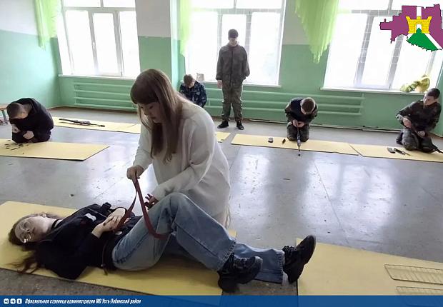 Учащиеся школы № 24 команды "КубАнцы" активно ведут подготовку к муниципальному этапу спортивно-исторической игры "Казачий дозор".