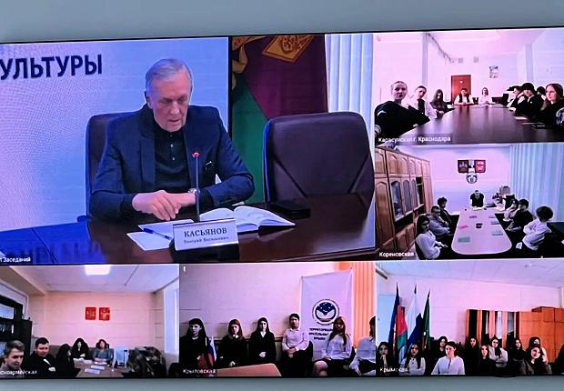 Лекционное занятие в Молодежной школе правовой и политической культуры