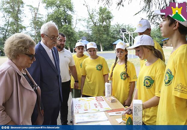 Закрытие профильных смен с рабочим визитом посетил депутат Государственной Думы РФ Алексей Езубов