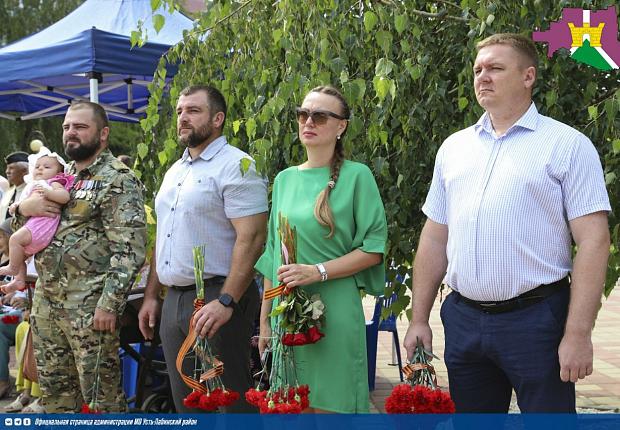 На мемориале "Вечный огонь" состоялось торжественно-памятное мероприятие, посвящённое Дню Воздушно-десантных войск