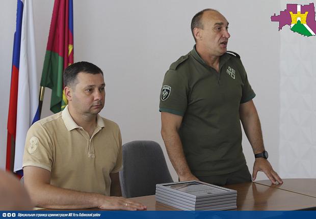 Заместитель главы Усть-Лабинского района Алексей Чеверев совместно с командиром дружины Артуром  Максимовым провели  итоговое заседание народной дружины за второй квартал года