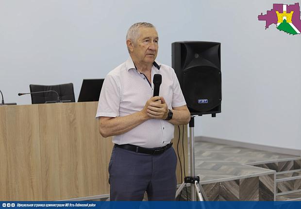 Торжественно поздравили с Днем семьи, любви и верности тех, кто на протяжении многих лет хранит тепло и заботу о своих самых родных людях