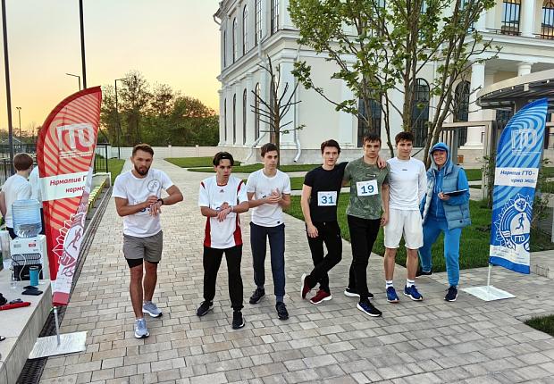 Выполнение нормативов ГТО объединило учащихся и педагогов Первого Лобачевского