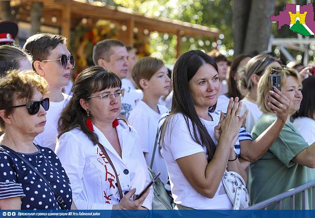 В рамках открытия фестиваля казачьей культуры "Александровская крепость"состоялось торжественное подписание соглашения о сотрудничестве между ВКО, Фондом поддержки казаков и добровольцев и администрацией Усть-Лабинского района