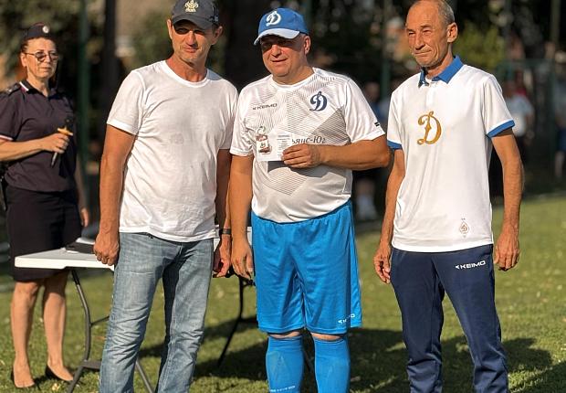 Вручение знаков отличия комплекса ГТО футболистам команды Динамо-Ветеран
