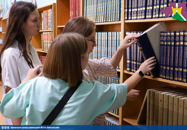 Увлекательная познавательная программа "Книжные тайны: приключение в библиотеке" прошла Усть-Лабинской библиотеке №1