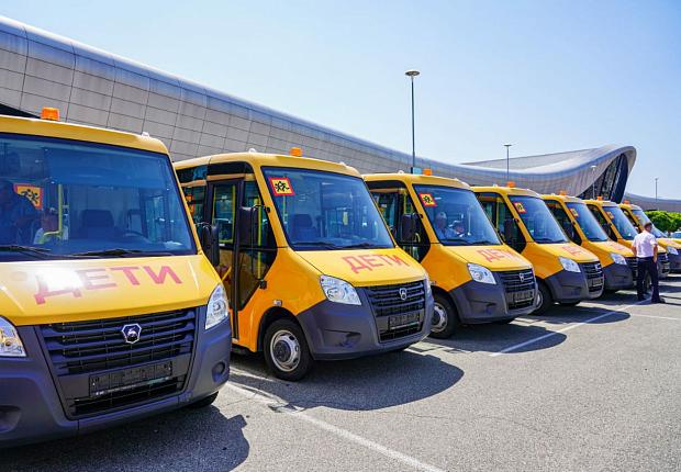 Сегодня школьные автобусы, оснащенные современными системами безопасности, тахографами и навигацией, получили 3 школы района! 