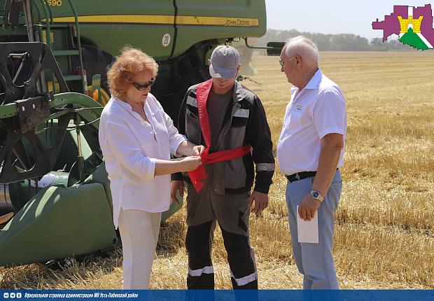Традиционное посвящение в хлеборобы состоялось в Усть-Лабинском районе