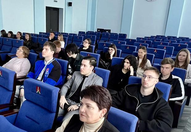 Лекционное занятие в Молодежной школе правовой и политической культуры