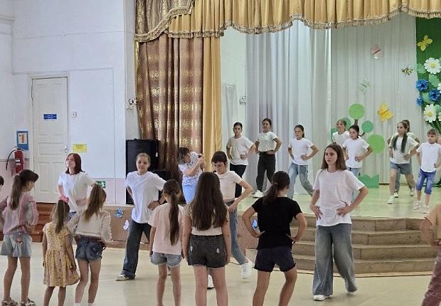 12 июня наша страна отмечает замечательный праздник - День России, день свободы, мира и добра