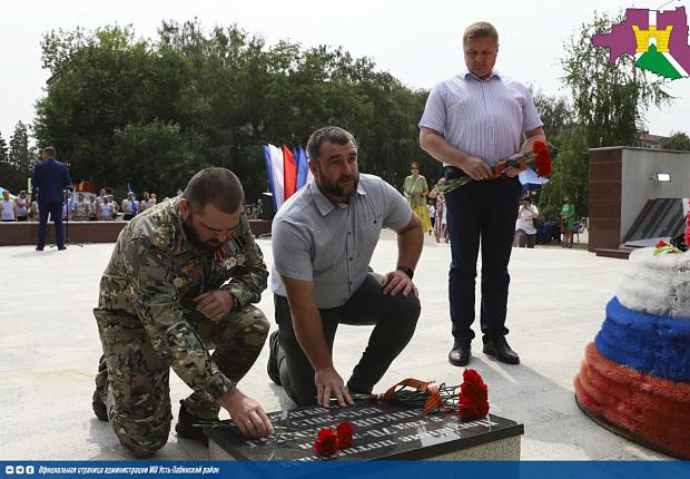 На мемориале "Вечный огонь" состоялось торжественно-памятное мероприятие, посвящённое Дню Воздушно-десантных войск