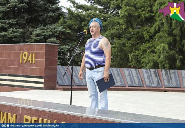 На мемориале "Вечный огонь" состоялось торжественно-памятное мероприятие, посвящённое Дню Воздушно-десантных войск