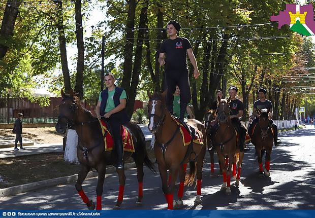 В Усть-Лабинском районе активно проходит фестиваль казачьей культуры "Александровская крепость"!