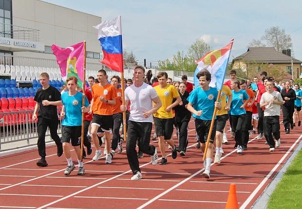 На стадионе «Кубань» прошла Всекубанская эстафета «Спортсмены Кубани - в ознаменование Победы в Великой Отечественной войне 1941-1945 годов»