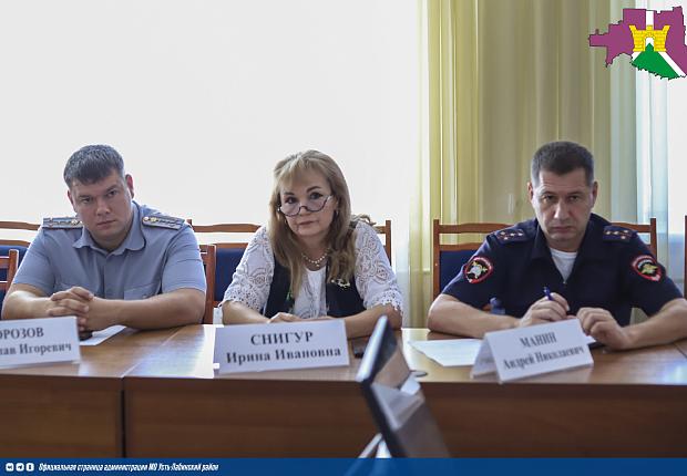 В малом зале районной администрации прошло заседание антинаркотической комиссии  под председательством начальника отдела развития физической культуры и массового спорта министерства физической культуры и спорта Краснодарского края Евгением Колокольцевым и