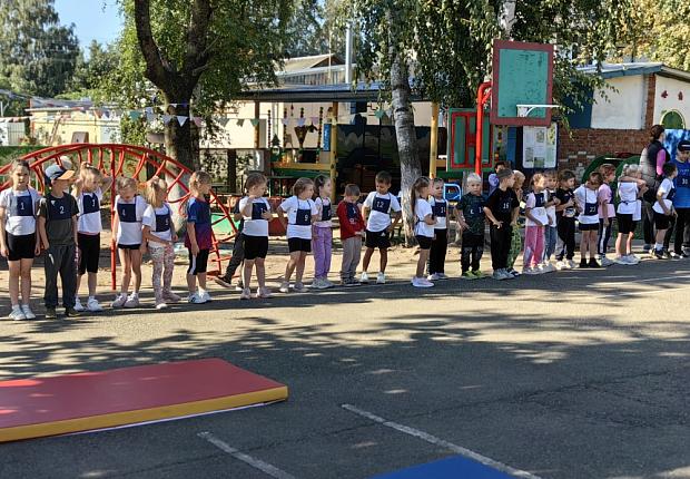 Воспитанники, родители и педагогический коллектив детского сада успешно выполнили нормативы Всероссийского физкультурно-спортивного комплекса "Готов к труду и обороне" (ГТО)