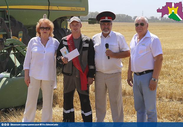 Традиционное посвящение в хлеборобы состоялось в Усть-Лабинском районе
